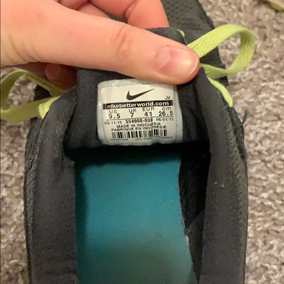 Nike tennis shoes - Picture 2 of 2